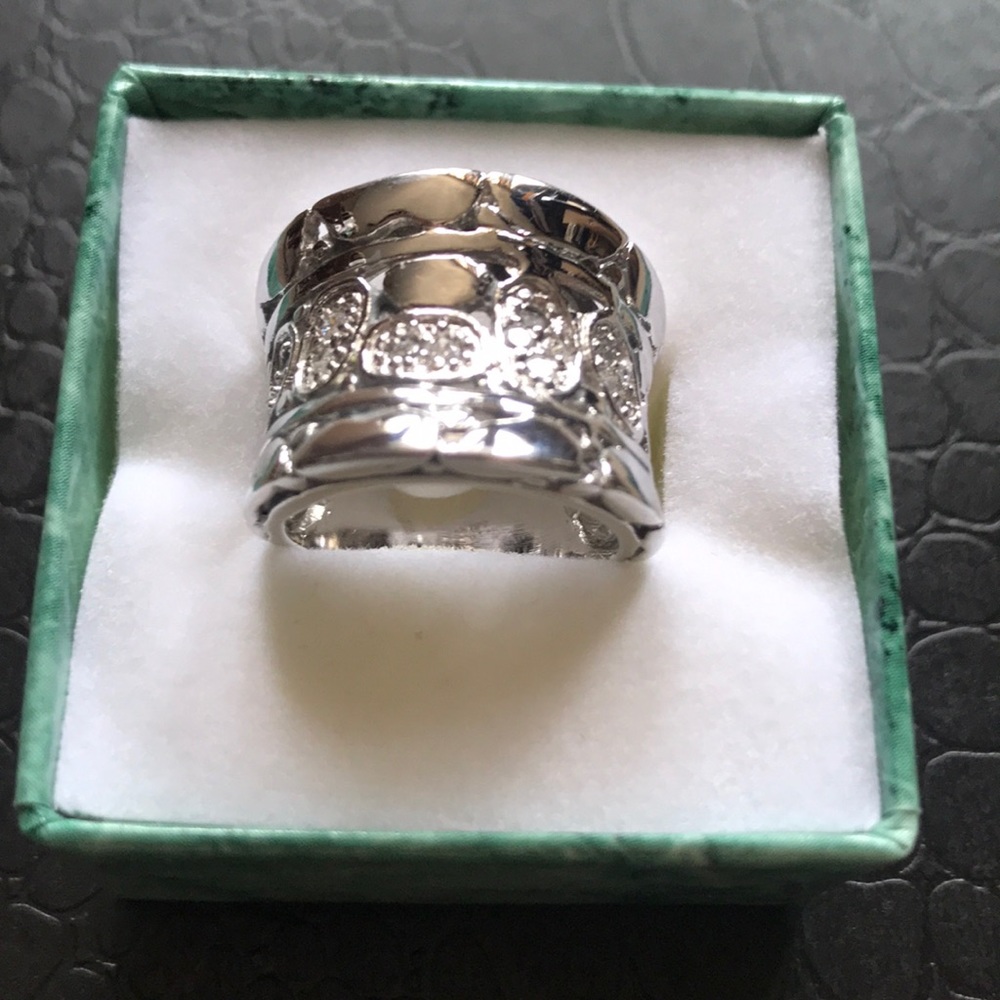 *Feature* New Silver Wide Band Ring
